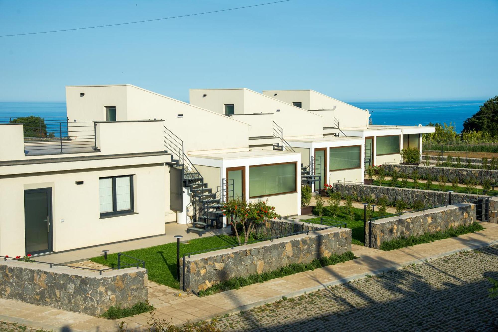 Paolimura , & Apartment Aci Catena